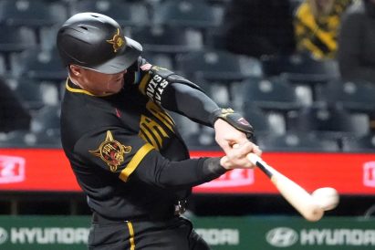 article image - Reds Pirates Baseball